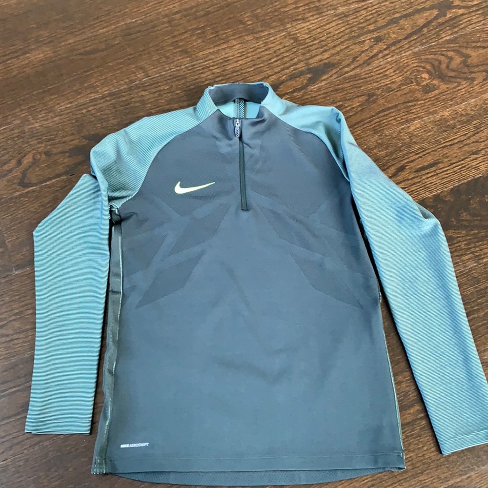 Nike boys half zip aero swift top sz lg NWOT